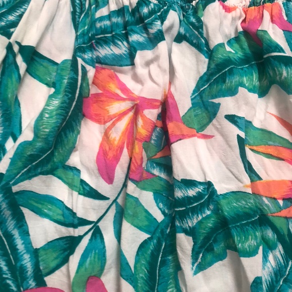 Minkpink floral crop off the shoulder top - Picture 6 of 6